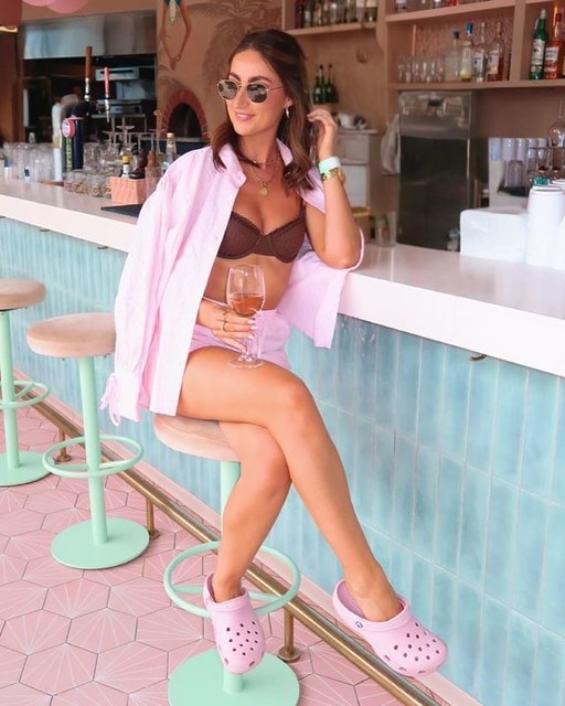 Crocs classic clogs in ballerina pink