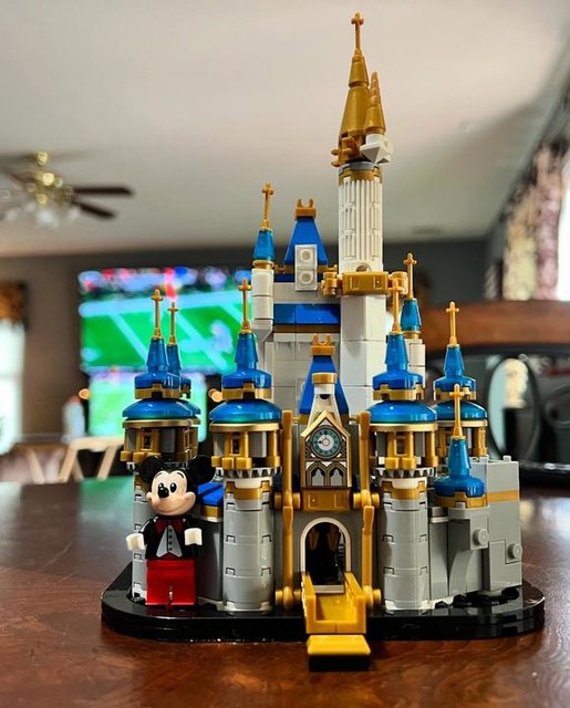 ディズニー ディケイド フルセット Mini Disney Castle 40478 | Disney™ | Buy online at the Official