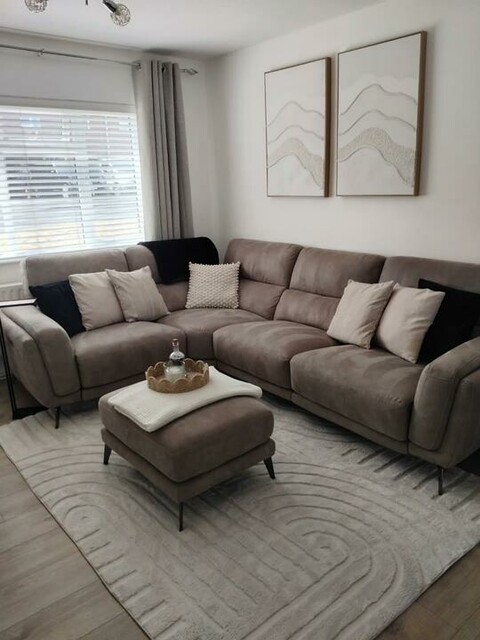 So happy with our new rug 😍 my first onlinehomeshopuk. Would you believe me when I say this only cost £27!!! We wanted somethink bigger and brighter to go with our sofa dfs . So much warmer 🫶