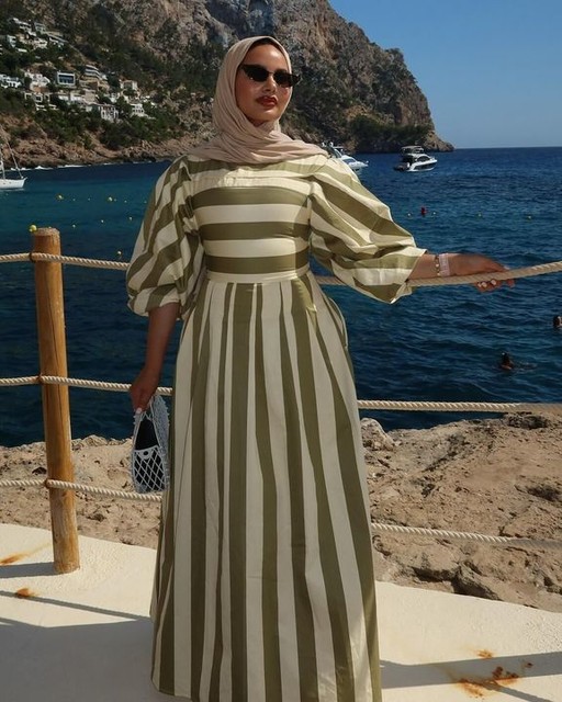 ARRANGE full midi dress with pleat detail in olive stripe