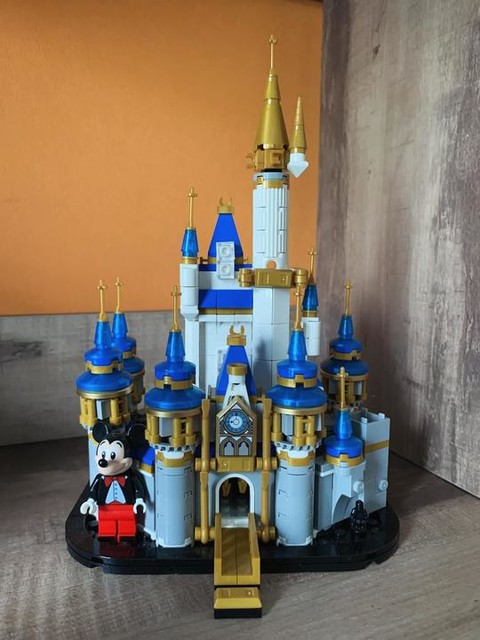 Mini Disney Castle 40478 | Disney™ | Buy online at the Official