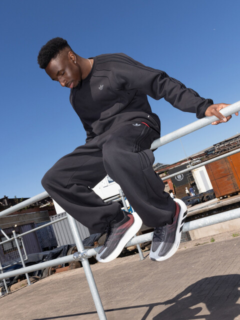 adidas SPACER TEAMGEIST 26 CUTLINE CREW Sweatshirt - Black | Free