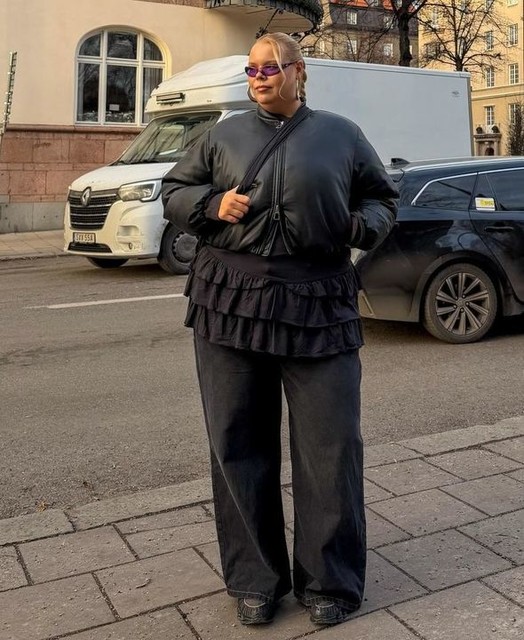 ASOS DESIGN Curve wide leg dad jeans in washed black